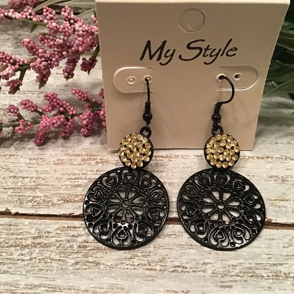 Black Earrings - Picture 5 of 7